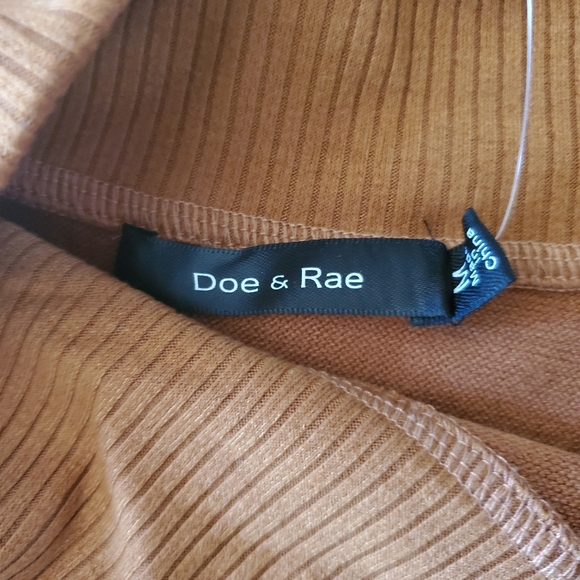 Gorgeous Top-NWT - Picture 4 of 5